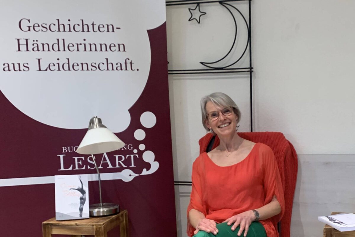 Katrien Jacobi bei der Lesung in der Buchhandlung Lesart in Lohmar am 3.Mai 2023